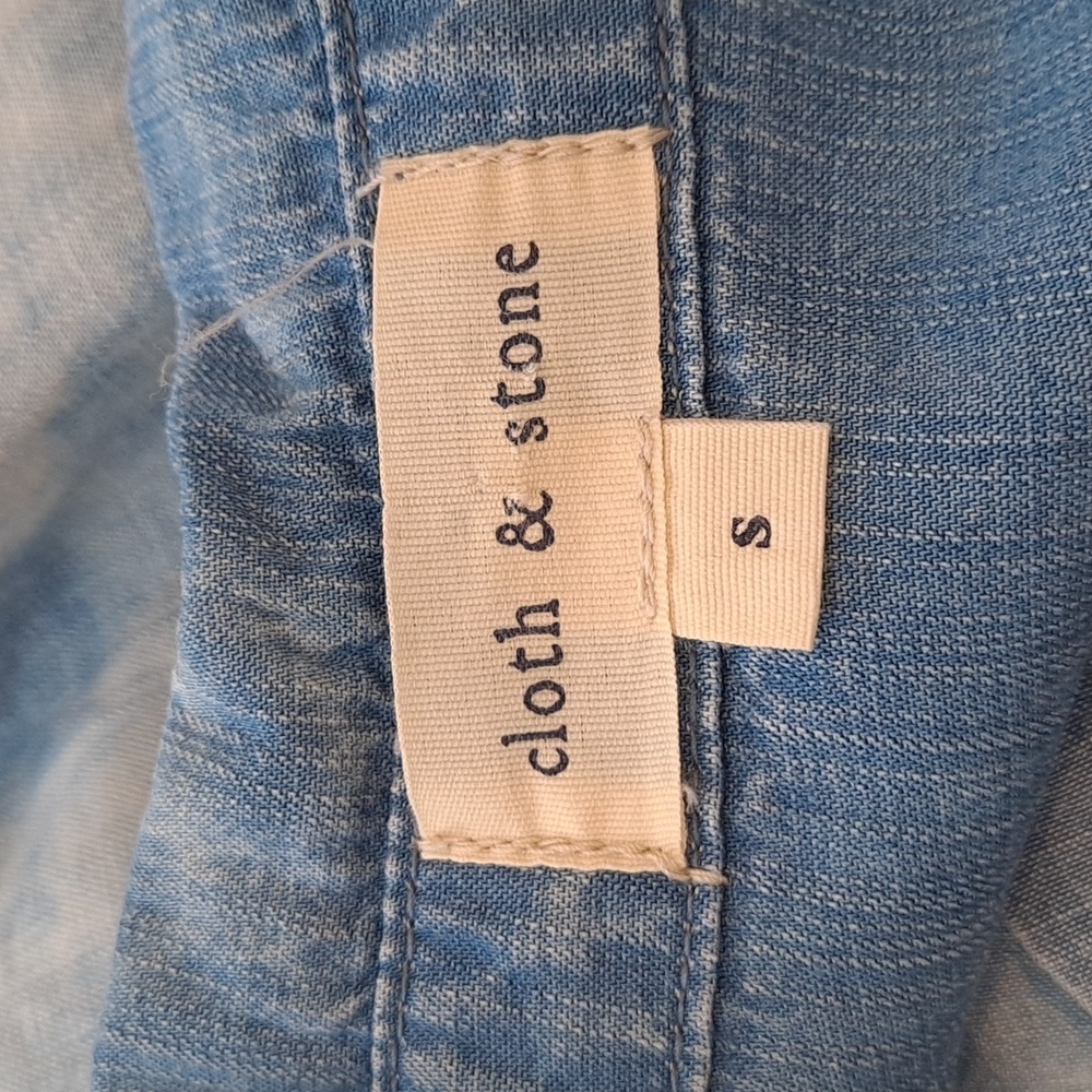 Anthropologie Cloth & Stone Blue Tie Dye Chambray Shirt - Picture 7 of 7